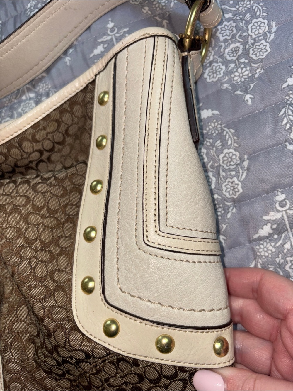 Vintage Coach Cream and Brown Shoulder Bag with Gold Hardware - Picture 4 of 10